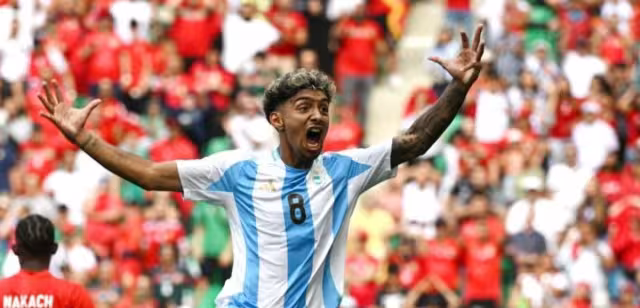 Estas fueron las reacciones de los futbolistas tras conocer el gol anulado de Argentina en los JJOO 2024