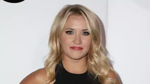La actriz Emily Osment La actriz Emily Osment