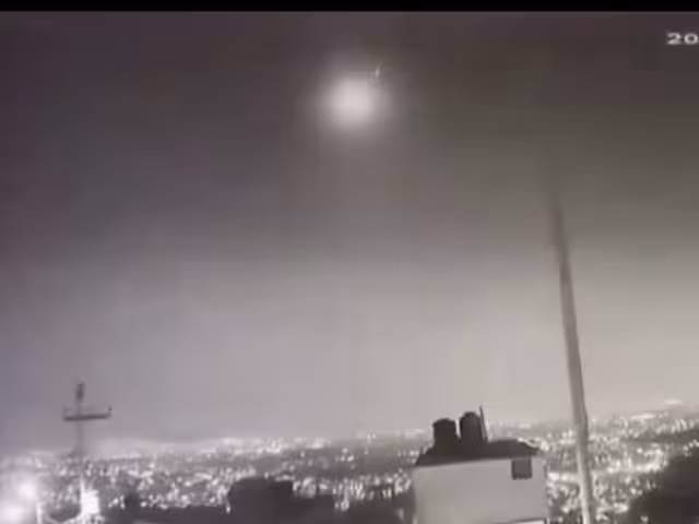 La extraña luz que fue captada durante la madrugada de este 16 de abril