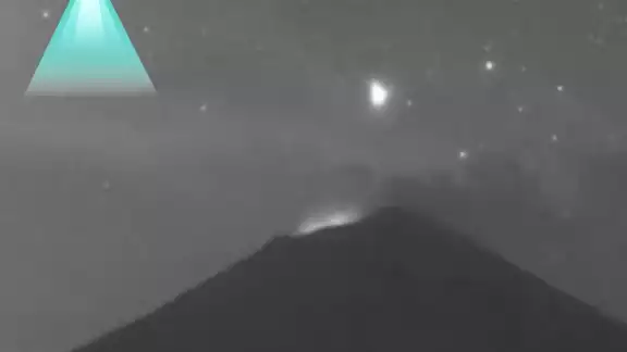 Captan presunto OVNI encima del Popocatépetl