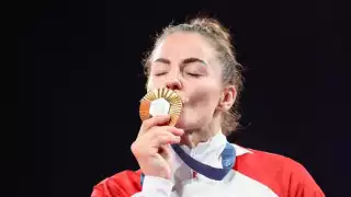 Detiene a padre de la medallista Barbara Matic; habría besado a voluntaria en París 2023