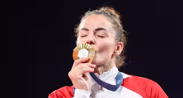 La croata ganó el oro y los señalamientos tras el actuar de su padre