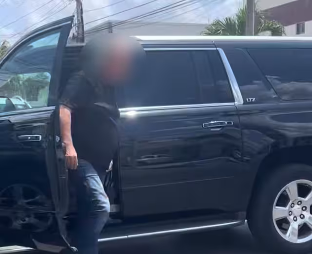 De acuerdo con el testimonio el hombre se voló un tope y estuvo a punto de impactar a otro vehículo