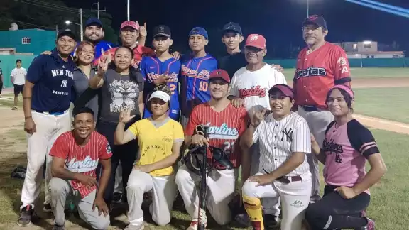 El equipo de la Junta Municipal de Sabancuy se llevó la victoria. El equipo de la Junta Municipal de Sabancuy se llevó la victoria.