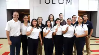 Universitarias cancunenses crean lápices y colores de sargazo y papel reciclado