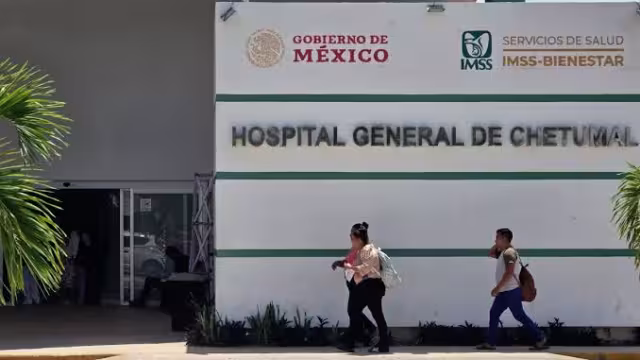 Enfermeros del Hospital General de Chetumal reclaman pagos atrasados.