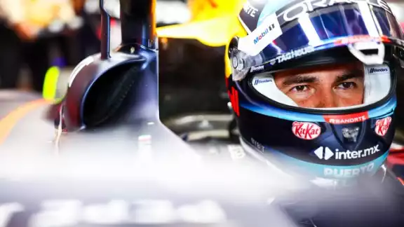 Checo listo para remontar Checo listo para remontar