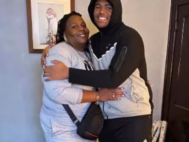 El ahora jugador de los Steelers pudo contarle a su mamá la gran noticia antes de morir