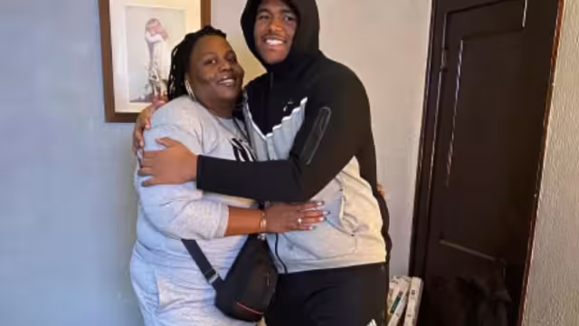 El ahora jugador de los Steelers pudo contarle a su mamá la gran noticia antes de morir