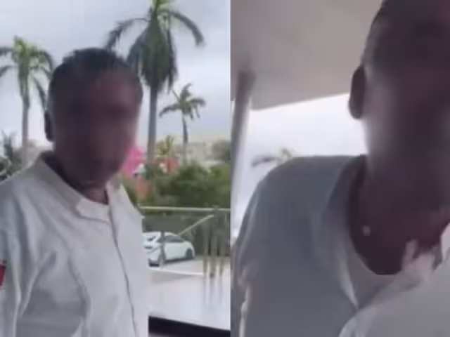 En uno de los videos difundidos, el taxista llegó a escupir a un chofer y turistas