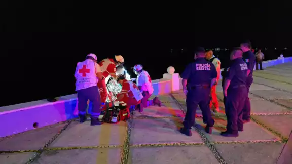 El hombre solo sufrió golpes por las piedras, no fue trasladado al hospital El hombre solo sufrió golpes por las piedras, no fue trasladado al hospital