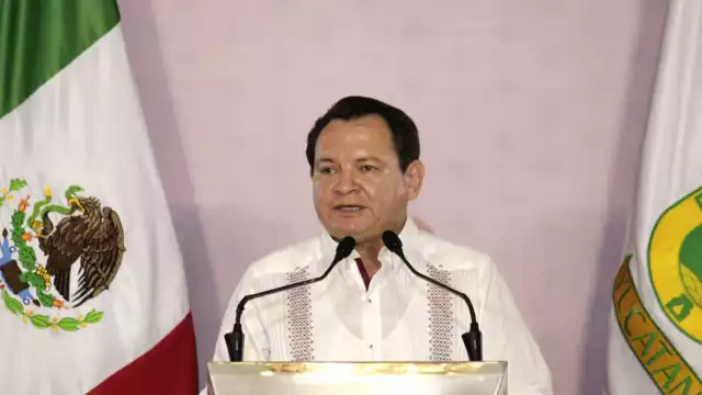 Primera conferencia matutina de Joaquín Díaz Mena, gobernador de Yucatán
