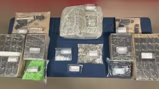 Detienen a Edson Jovani “N” en Cancún con marihuana, cristal y chocolates con THC