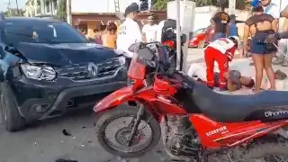   Albañiles terminan en el hospital al ser impactados por una camioneta en Escárcega: VIDEO  