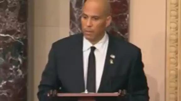 Cory Booker da el discurso más largo en la historia del Senado de Estados Unidos. Cory Booker da el discurso más largo en la historia del Senado de Estados Unidos.