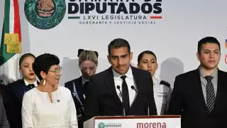 Roger Castillo, piloto campechano que salvó más de 200 vidas, es reconocido por la Cámara de Diputados       