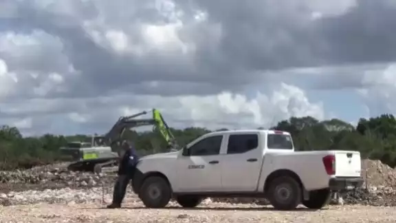 Integrantes del Consejo Comunitario de Kinchil denunciaron que la empresa avícola Crío sigue destruyendo la zona arqueológica de Tzemé.