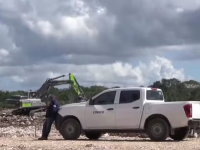 Integrantes del Consejo Comunitario de Kinchil denunciaron que la empresa avícola Crío sigue destruyendo la zona arqueológica de Tzemé.