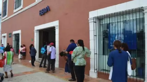 Los servicios de banca en línea y cajeros funcionarán con normalidad este lunes