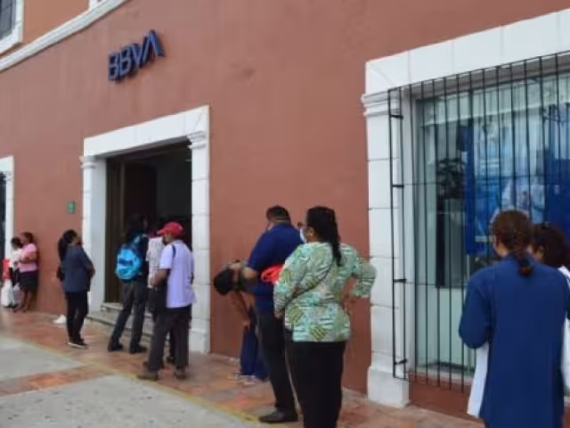 Los servicios de banca en línea y cajeros funcionarán con normalidad este lunes