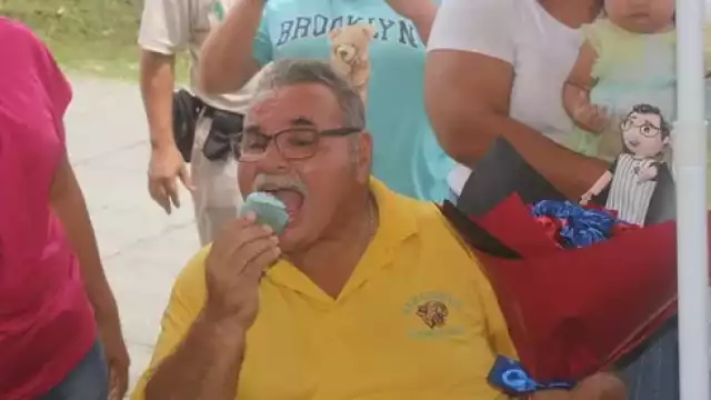 Francisco Rodríguez, conocido como "Guajiro", fue sorprendido en su cumpleaños con flores y un peluche que lo representaba