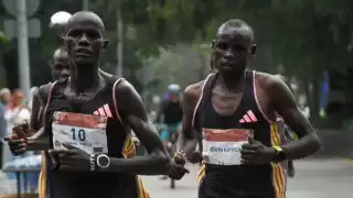 Edwin Kiptoo repite hazaña: Bicampeón del Maratón CDMX 2024