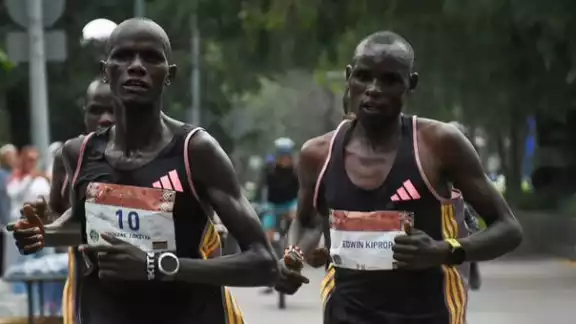El keniano ganó por segunda ocasión el Maratón de la CDMX El keniano ganó por segunda ocasión el Maratón de la CDMX