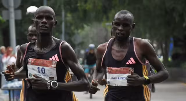 El keniano ganó por segunda ocasión el Maratón de la CDMX