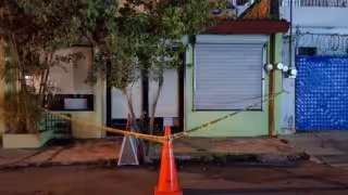 Hombre acude a ver a su ex en la Mercedes Barrera, pero la encuentra con otro menor que él
