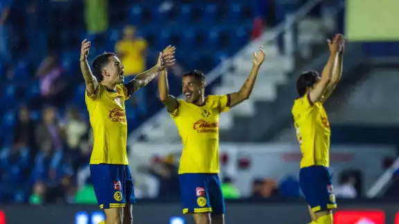 Las Águilas emprenden el vuelo ante el acérrimo rival Las Águilas emprenden el vuelo ante el acérrimo rival
