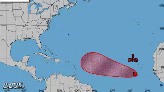 Tiene 70 % de probabilidad de convertirse en ciclón tropical en los próximos siete días. Tiene 70 % de probabilidad de convertirse en ciclón tropical en los próximos siete días.