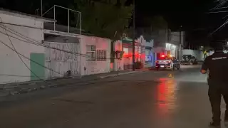 Cierran vialidad por cable sueltos en la colonia Salitral de Ciudad del Carmen
