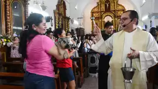 Bendicen a mascotas en la iglesia San Francisco de Asís, en Campeche