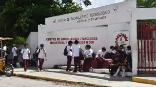 Madre denuncia negligencia  en bachillerato de Campeche: Bullying casi le cuesta la vida a su hija