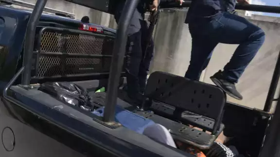 Disparan a mujer en Cancún; fue trasladada al hospital