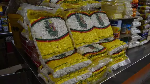 Venta del maíz pozolero también está en el super Venta del maíz pozolero también está en el super