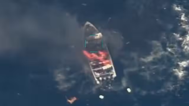 La embarcación fue totalmente destruida por las fuerzas armadas de EEUU.