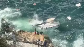 Captan trágico hundimiento de un yate con turistas en La Quebrada, Acapulco: VIDEO