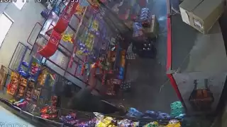Cámaras captan a ladrón de frituras en tienda de Escárcega: VIDEO