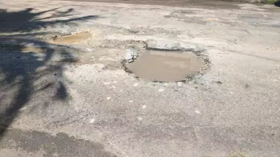 Incrementan los baches en las calles de Chetumal.