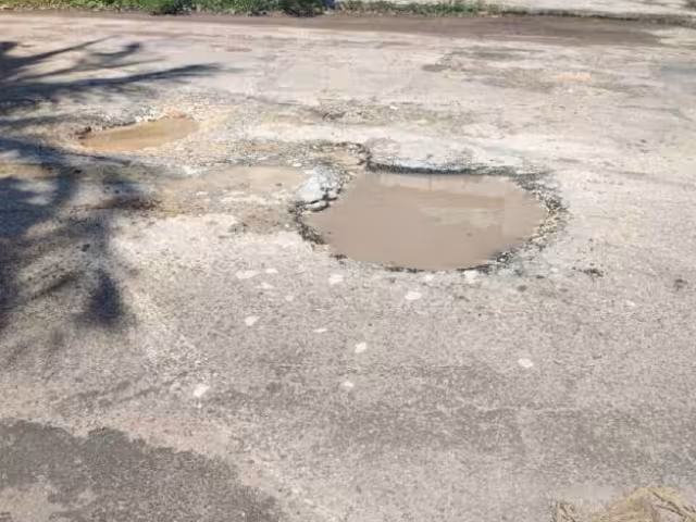 Incrementan los baches en las calles de Chetumal.