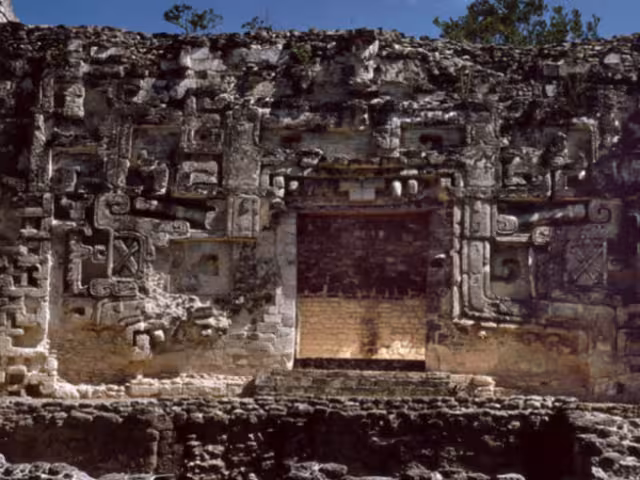 "Agua plana, poco profunda y sin corriente" en lengua maya