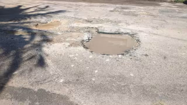 Incrementan los baches en las calles de Chetumal.