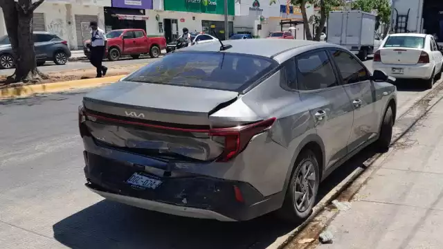 Aparatoso accidente deja daños valuados en 180 mil pesos