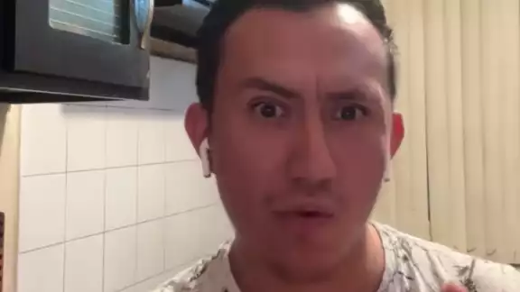 Durante la noche en una playa de Cancún, Edgar logró salvar a un turista de morir ahogado Durante la noche en una playa de Cancún, Edgar logró salvar a un turista de morir ahogado