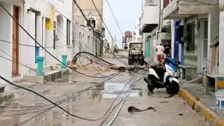 Isla Mujeres registra alrededor de 50 postes caídos a un mes del paso de “Beryl”