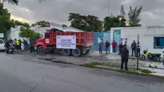 Trabajadores de Aguakan de Cancún e Isla Mujeres se manifiestan ante inconformidades 