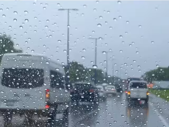 Debido a las lluvias, Protección Civil pide tener precauciones al manejar