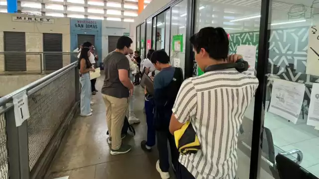 En el lugar, trabajadores de la ATY, orientan a los usuarios y les solicitan que tengan a la mano la documentación requerida