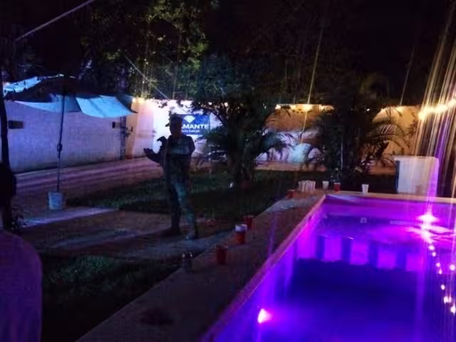 El anfitrión de uno de los eventos se negó a asumir la responsabilidad de la presencia de adolescentes; las bebidas fueron decomisadas